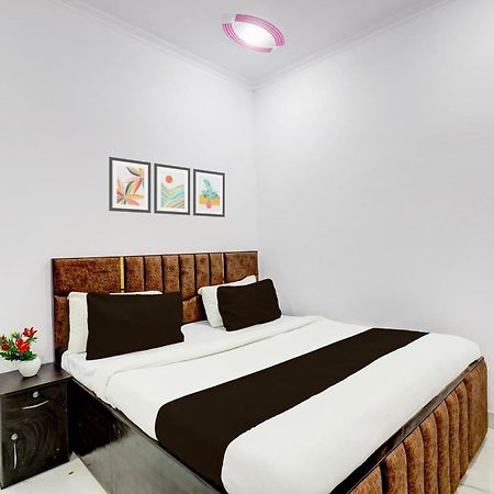 Hotel The Arrow Near Paschim Vihar Delhi  Exterior foto