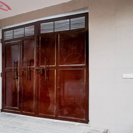Hotel The Arrow Near Paschim Vihar Delhi  Exterior foto