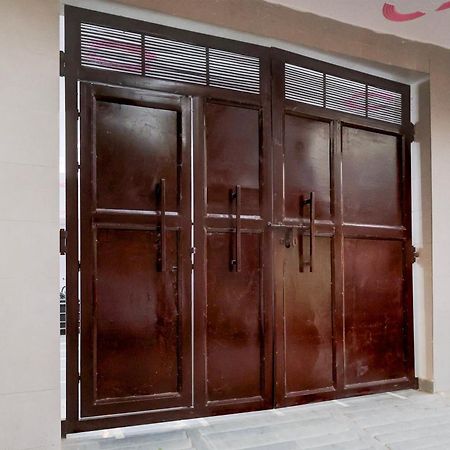Hotel The Arrow Near Paschim Vihar Delhi  Exterior foto