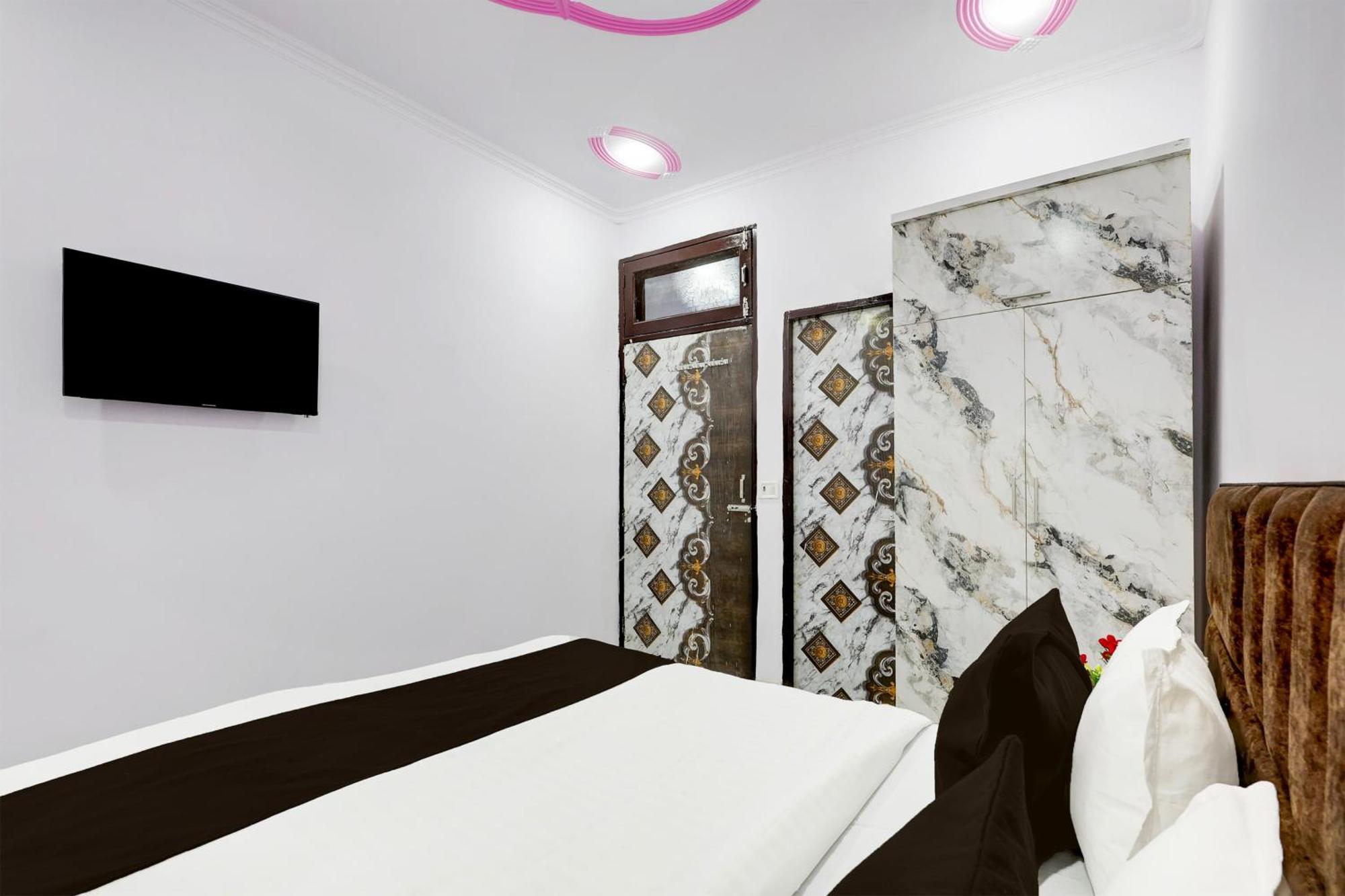 Hotel The Arrow Near Paschim Vihar Delhi  Exterior foto