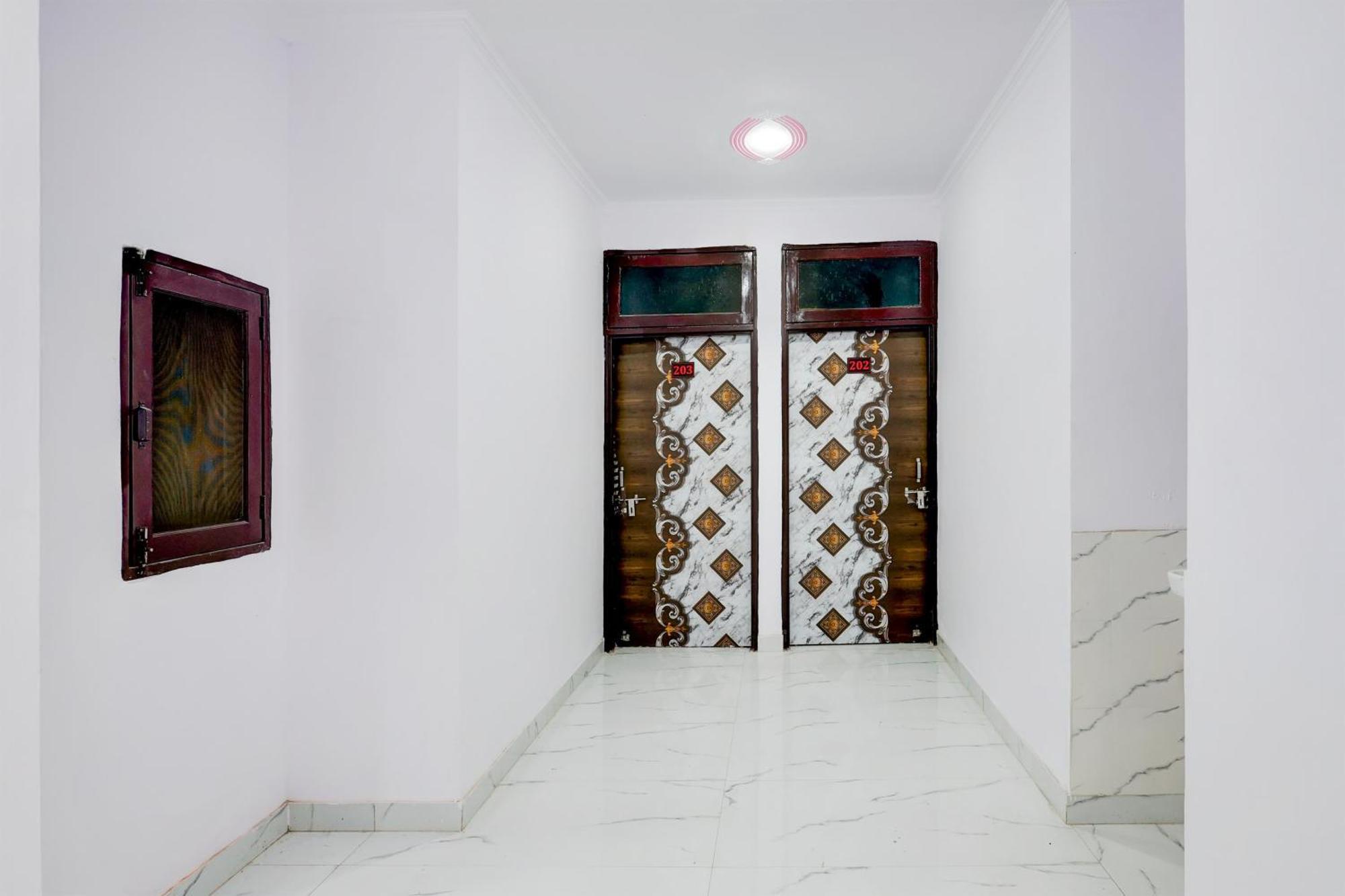 Hotel The Arrow Near Paschim Vihar Delhi  Exterior foto