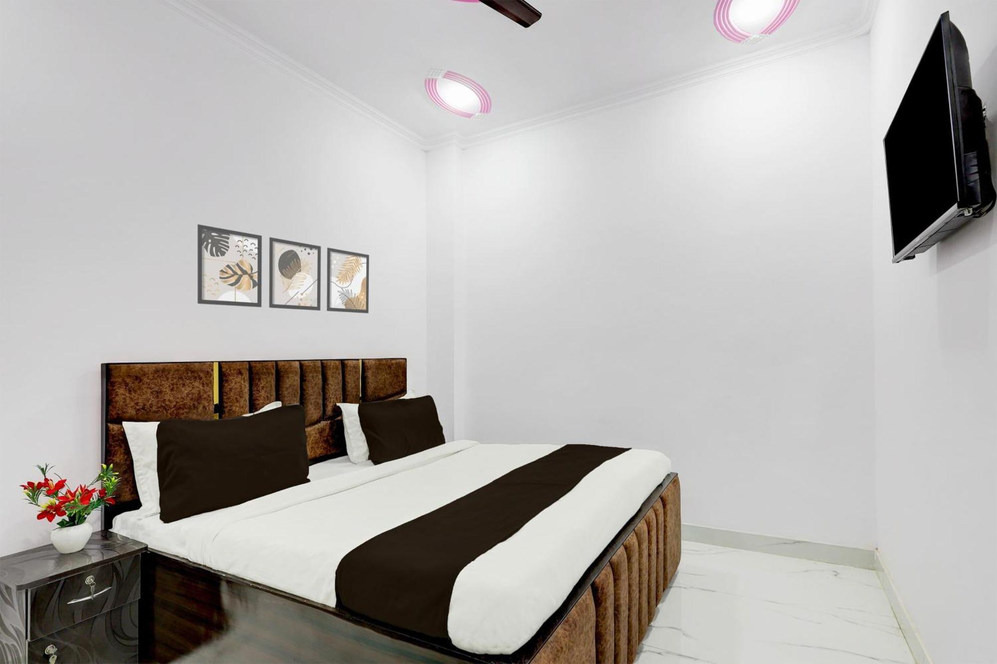 Hotel The Arrow Near Paschim Vihar Delhi  Exterior foto